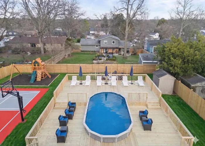 Holiday home Spacious With Pool & Hot Tub *