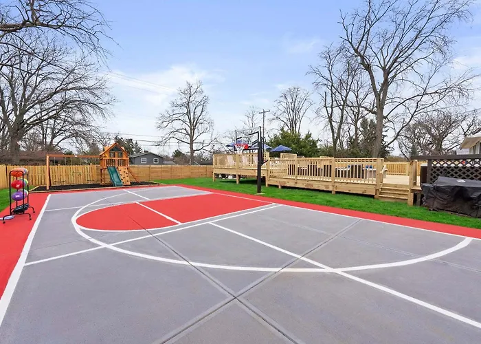 Spacious With Pool & Hot Tub Columbus