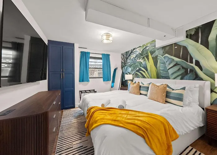 Сasa de vacaciones Spacious With Pool & Hot Tub