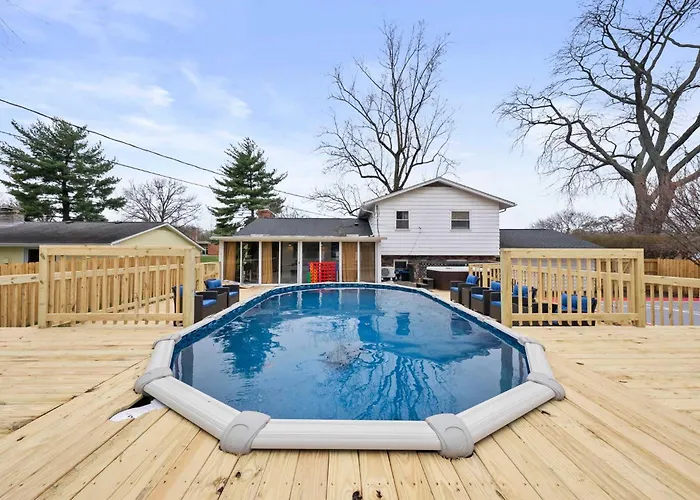 Spacious With Pool & Hot Tub
