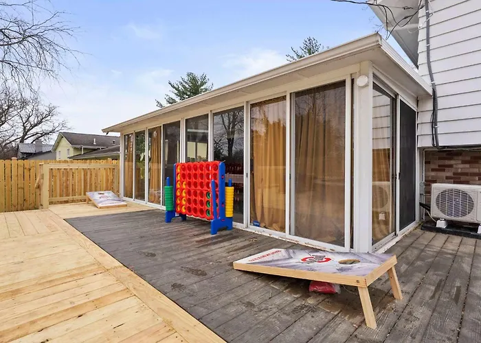 Spacious With Pool & Hot Tub