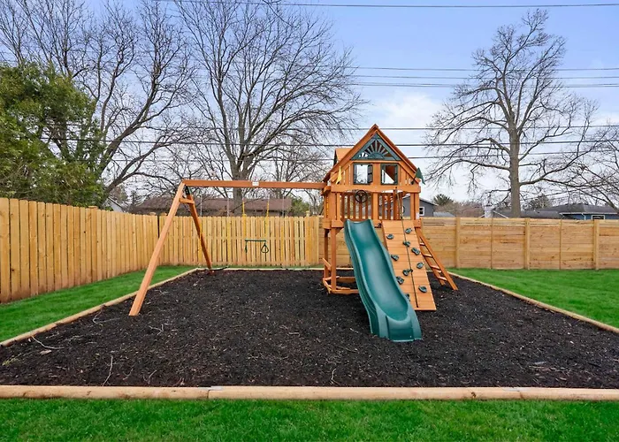 Spacious With Pool & Hot Tub Columbus